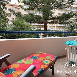 https://menton-a-deux-pas-de-la-mer.fr-provencehotel.com